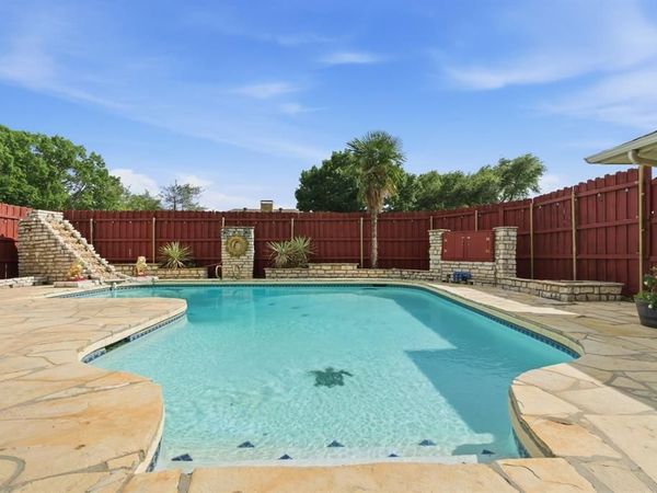 1025 Hampshire Lane, Carrollton, TX 75007
