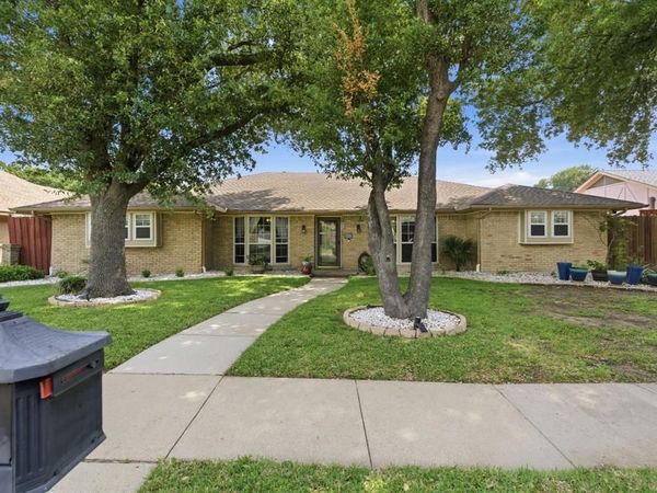 1025 Hampshire Lane, Carrollton, TX 75007
