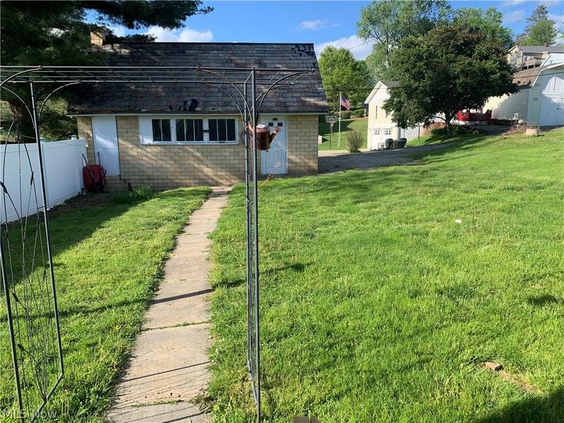 128 W Walnut Street, Shawnee, OH 43782 Photo 8