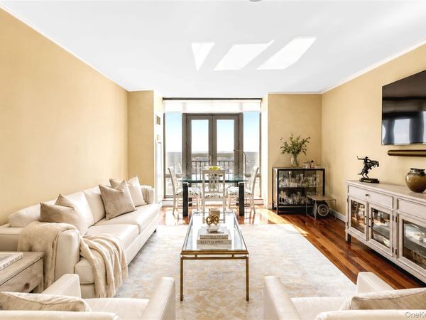 10 City Place , Unit PH2C, White Plains, NY 10601