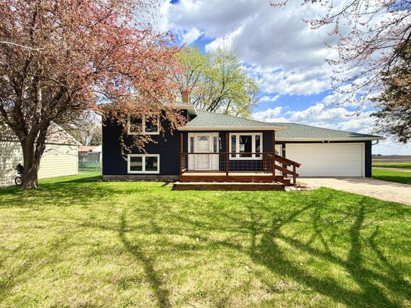 520 Frontier Road , Brewster, MN 56119