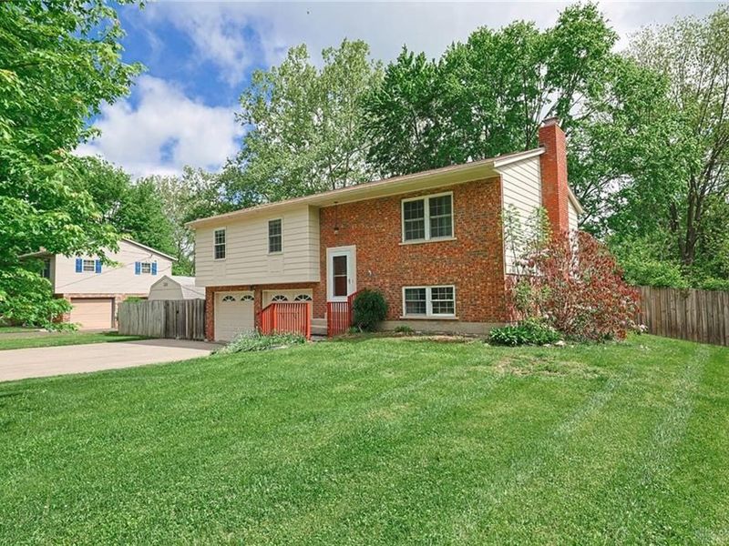 128 Maplewood Drive, Stlcktwp, OH 45160 Photo 2