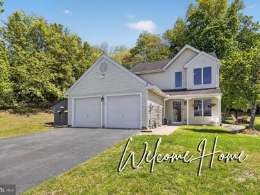 24 TUDOR DRIVE , BURLINGTON, NJ 08016
