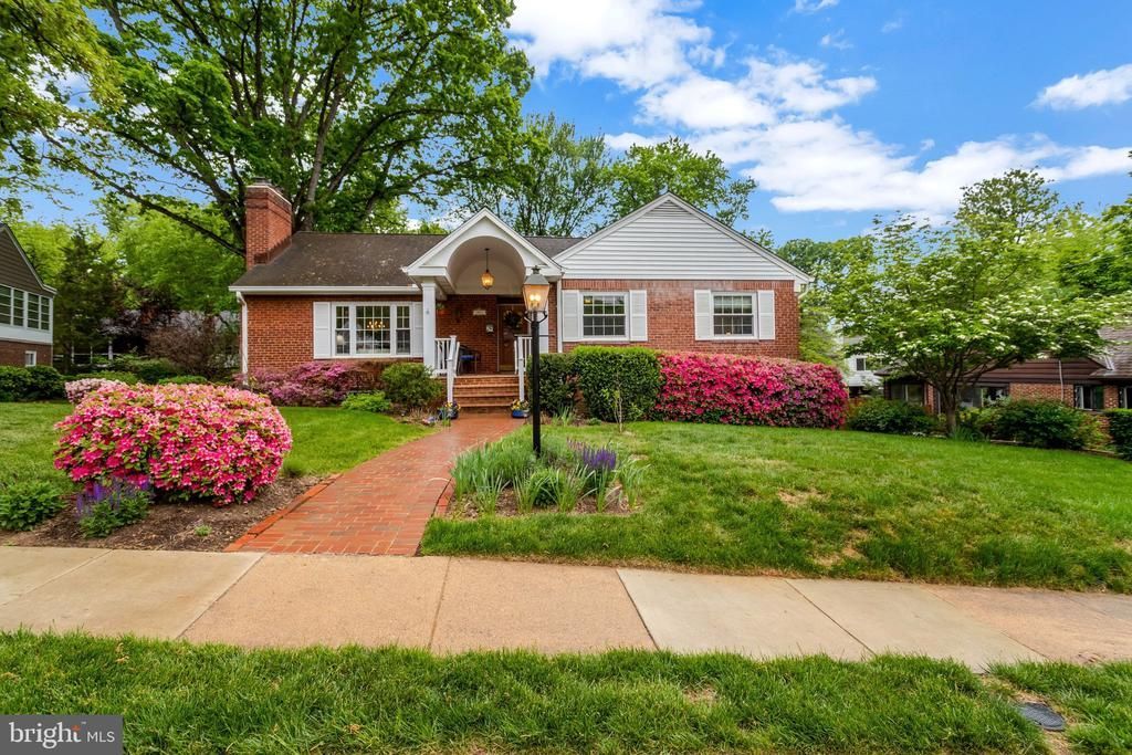 4912 28th Street N, Arlington, VA 22207 Main Photo