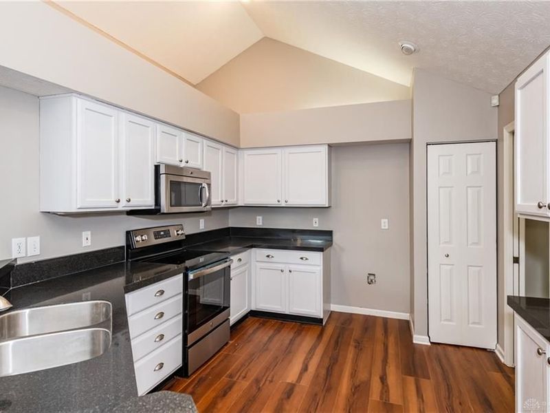 184 Edinburgh, Centerville, OH 45458 Photo 8