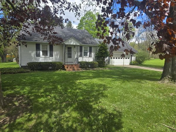 130 W Hughes Street, Marshall, MI 49068
