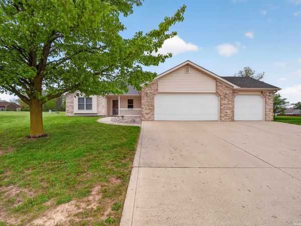 1402 Barrington Drive, Auburn, IN 46706