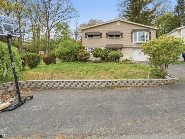 23 Arnold Rd, Roxbury, NJ 07850