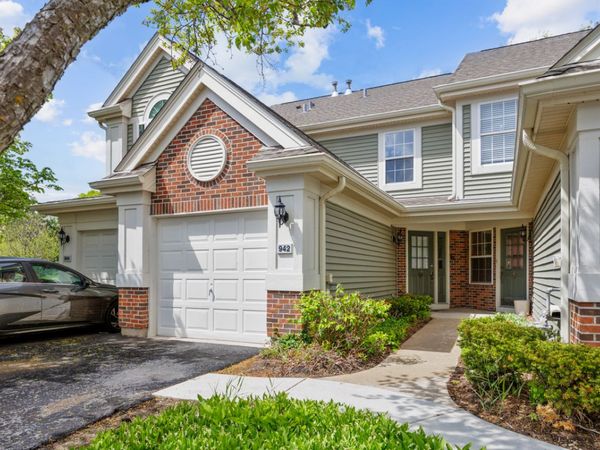 942 Little Falls Court, Elk Grove Village, IL 60007