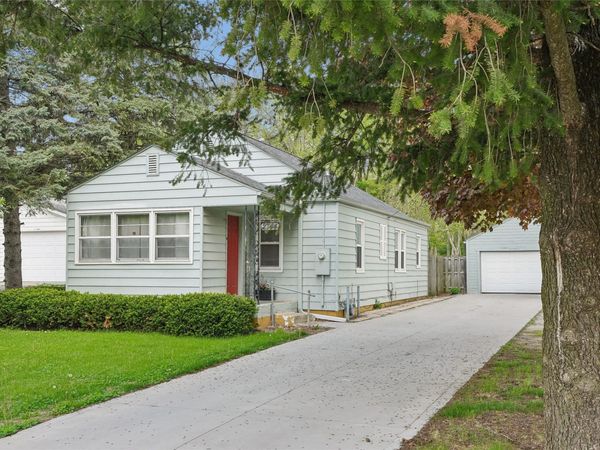 2744 E Douglas Avenue, Des Moines, IA 50317