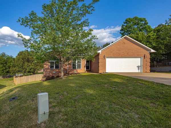 7 Manitoba Cove , Maumelle, AR 72113