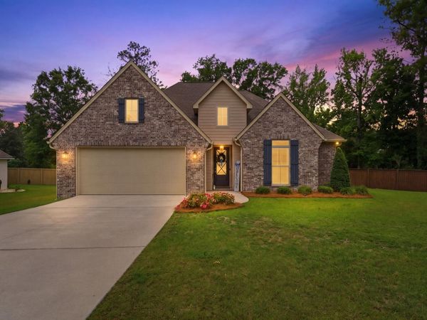 20 Barkis Dr., Hattiesburg, MS 39402