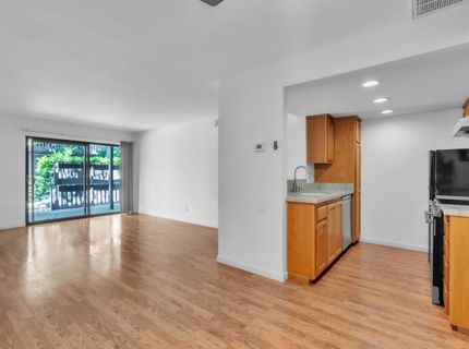 911 Fulton #417, Unit 417, Sacramento, CA 95825 Photo