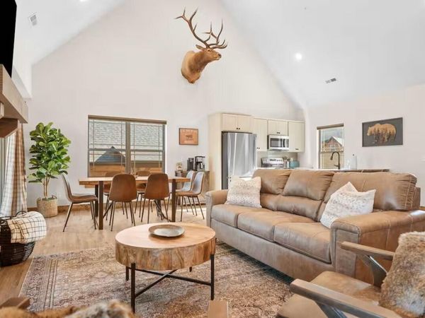 134 High Tower Road , Hollister, MO 65672