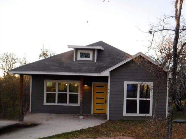 1506 Packsaddle TRL , Kingsland, TX 78639