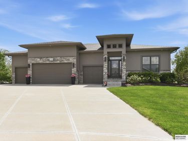 7029 S 185th Circle, Omaha, NE 68136