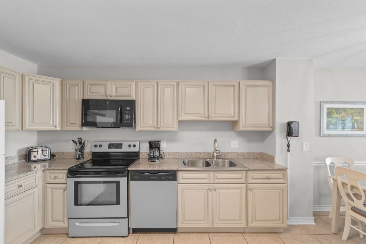1011 S Ocean Blvd.  Photo 4
