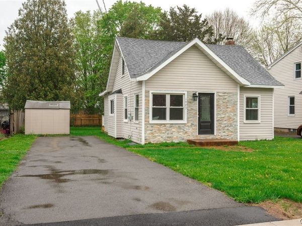 1925 Valley Drive , Syracuse, NY 13207