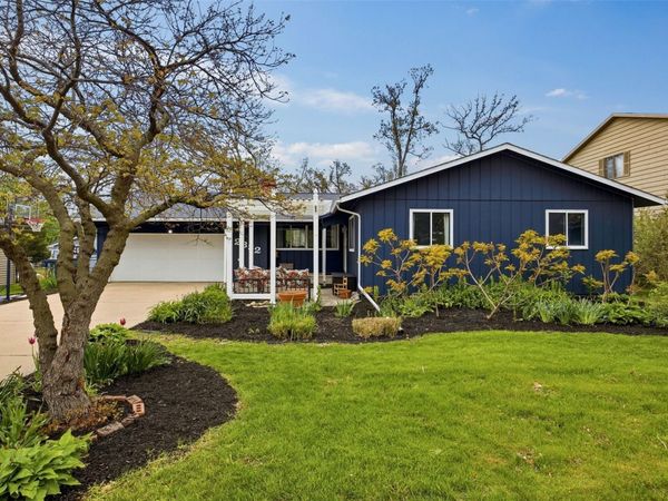 2332 Fairlane Drive NE, Cedar Rapids, IA 52402