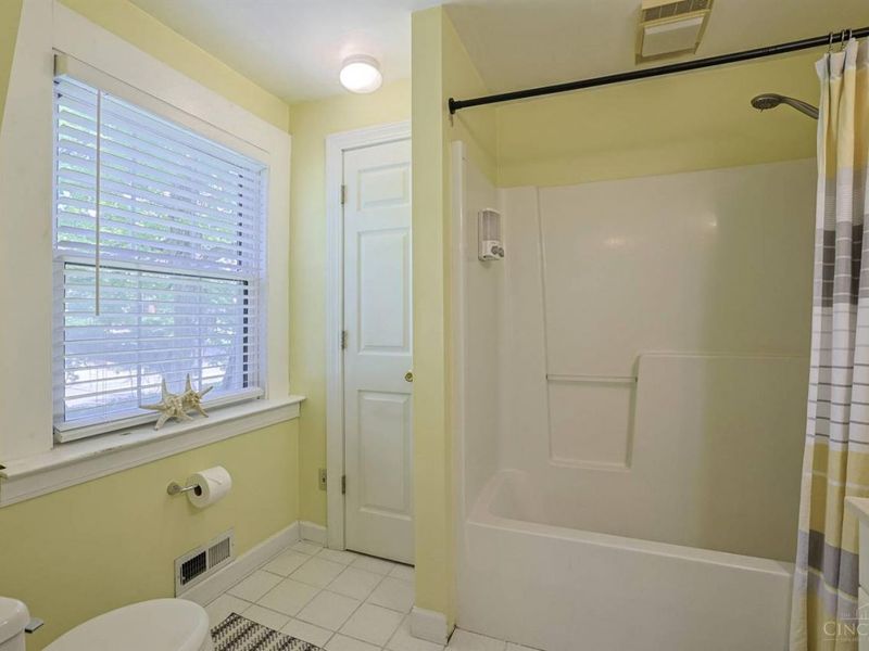 2873 Linwood Avenue, Cincinnati, OH 45208 Photo 13