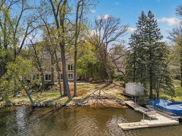 799 Heinel Drive, Roseville, MN 55113