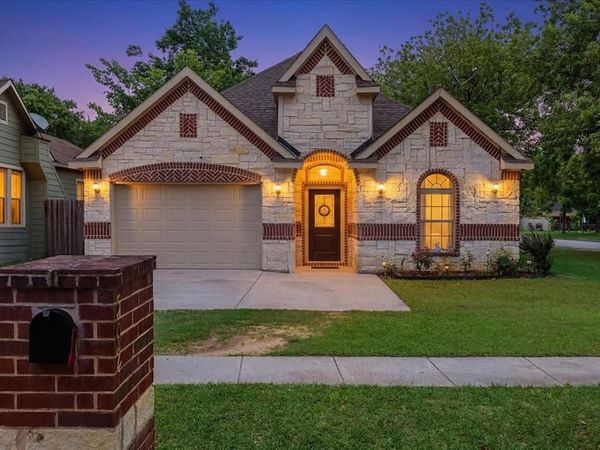 502 Ritchey Street, Gainesville, TX 76240