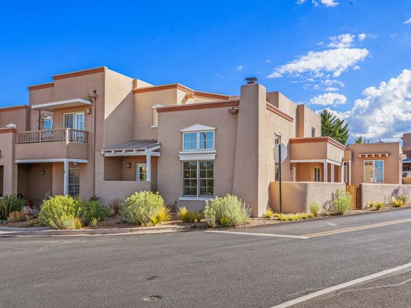 41 E Via Plaza Nueva , Santa Fe, NM 87507
