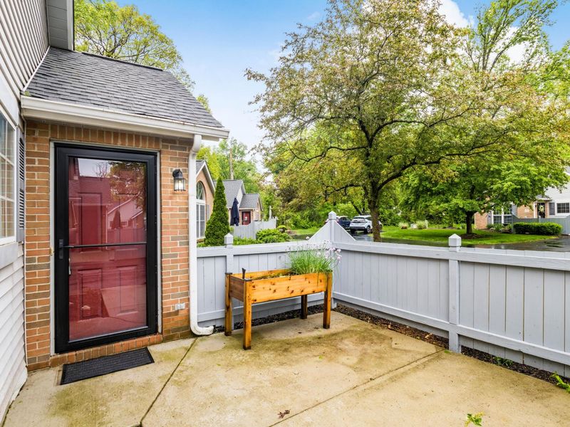 195 Timbers Drive , Columbus, OH 43230 Photo 17