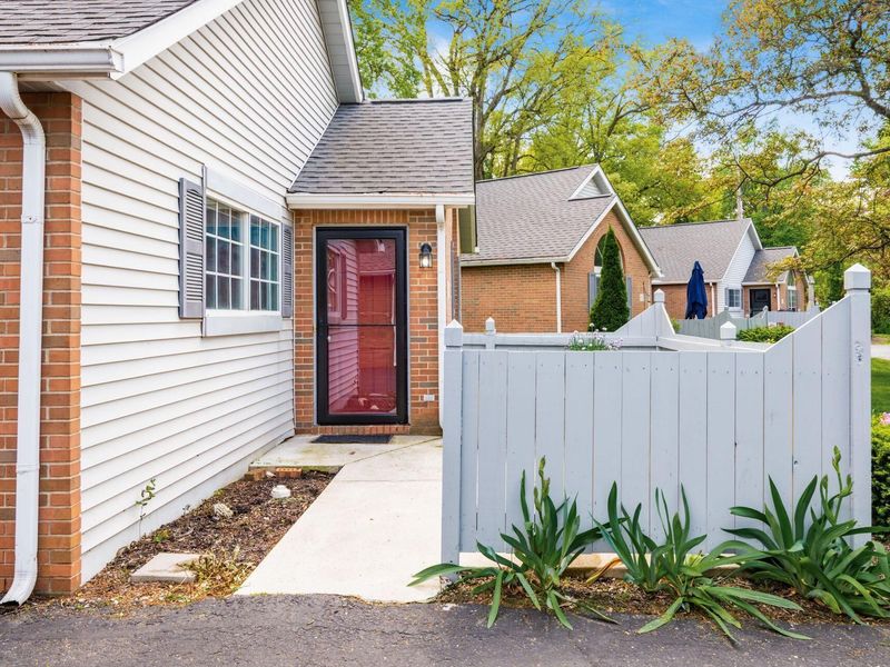 195 Timbers Drive , Columbus, OH 43230 Photo 6