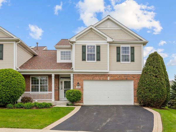 305 Ashby Court , Geneva, IL 60134