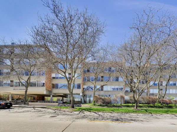 2024 Saint Johns Avenue , Unit 301, Highland Park, IL 60035