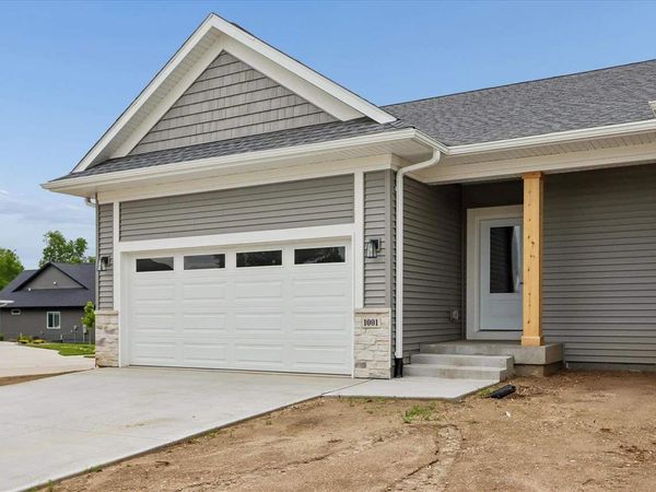 1001 Highland Trl, Solon, IA 52333