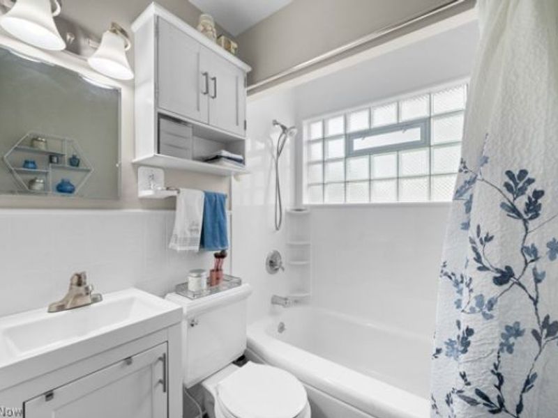 4052 W 223rd Street , Fairview Park, OH 44126 Photo 12