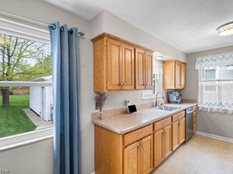 4052 W 223rd Street , Fairview Park, OH 44126 Photo 16