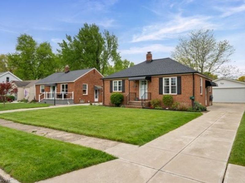 4052 W 223rd Street , Fairview Park, OH 44126 Photo 3