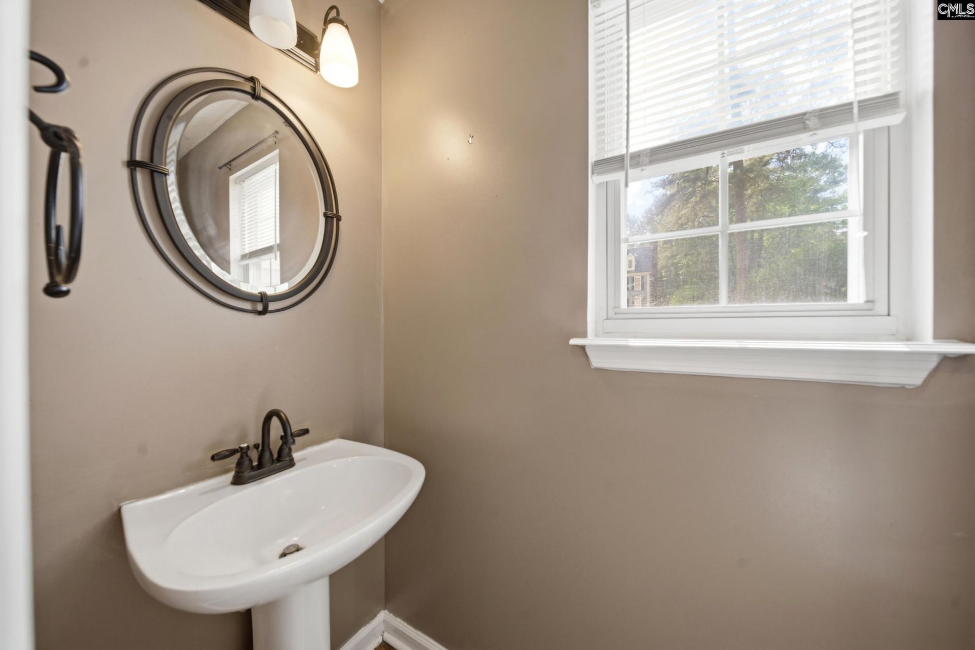 319 Brook Hollow Drive  Photo 10