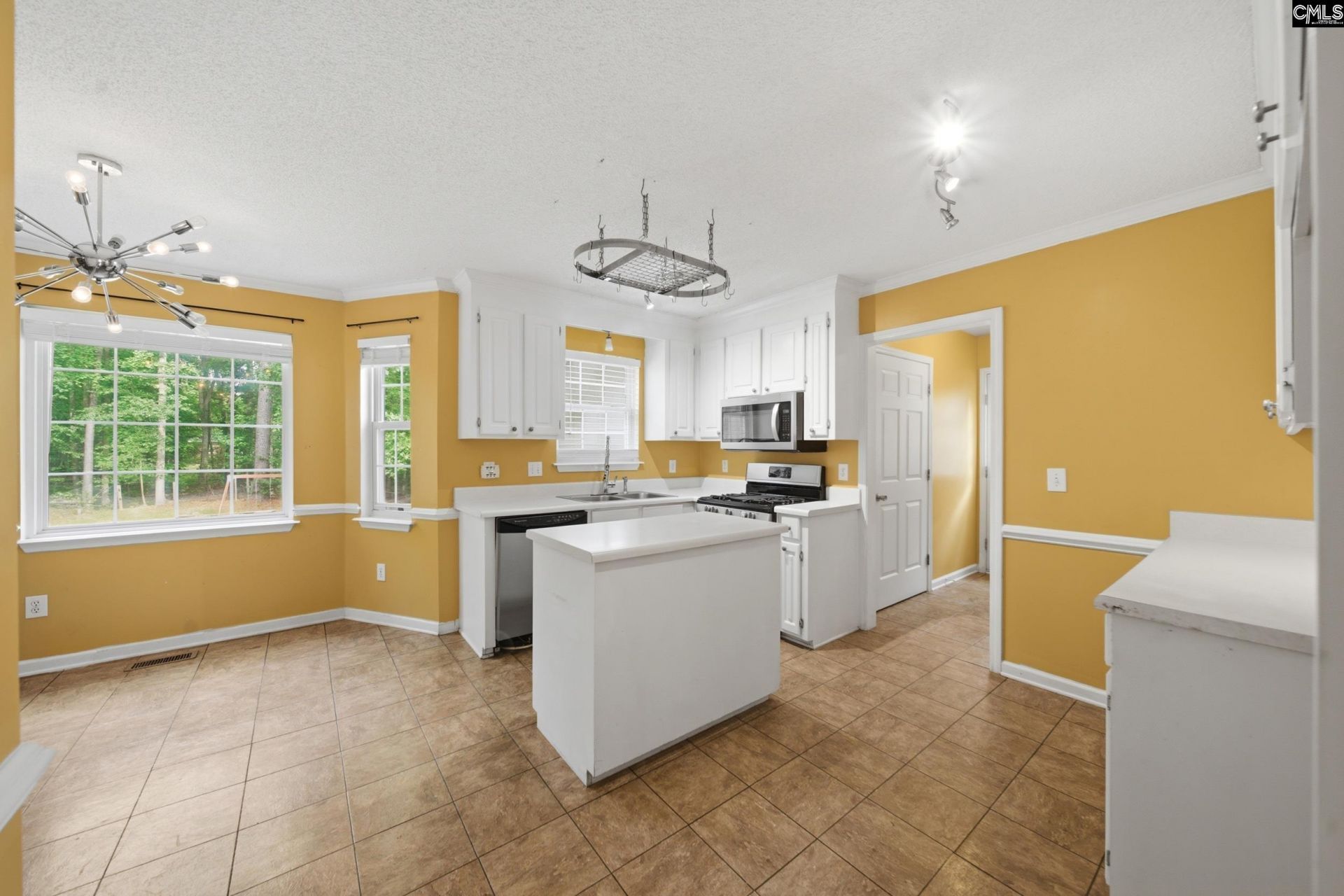 319 Brook Hollow Drive  Photo 9