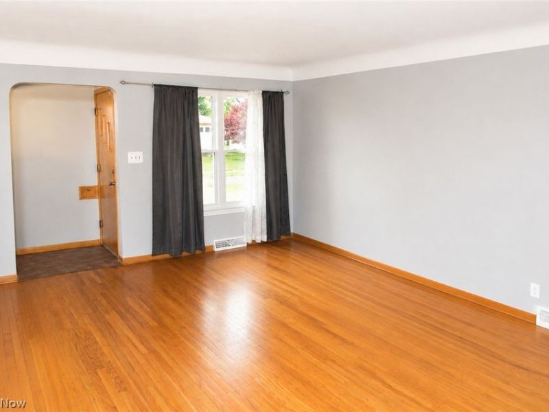 7300 Maplewood Road, Parma, OH 44130 Photo 5