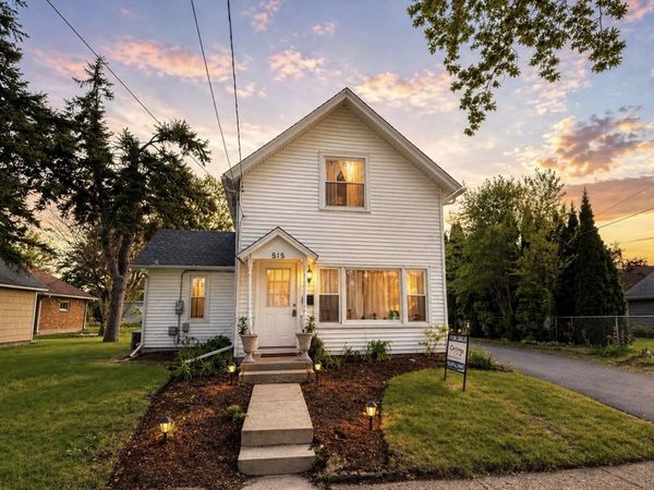 515 Oak Street , Elgin, IL 60123