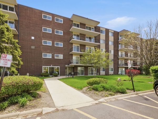 5300 Walnut Avenue, Unit 23C, Downers Grove, IL 60515