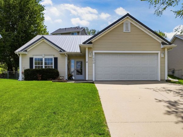 1404 Woolridge Drive , Coralville, IA 52241
