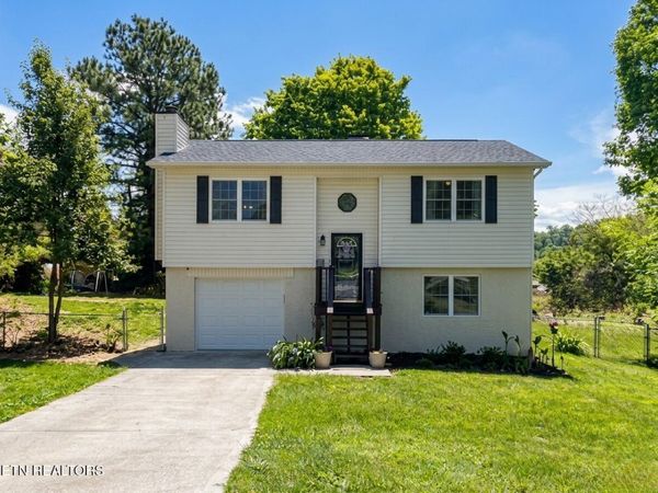 7300 Oak Chase Rd, Knoxville, TN 37918