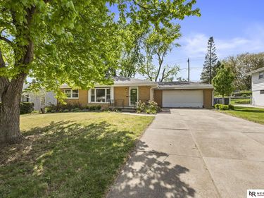 758 N 74th Avenue , Omaha, NE 68114
