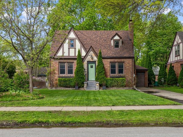 2720 44th Street, Des Moines, IA 50310