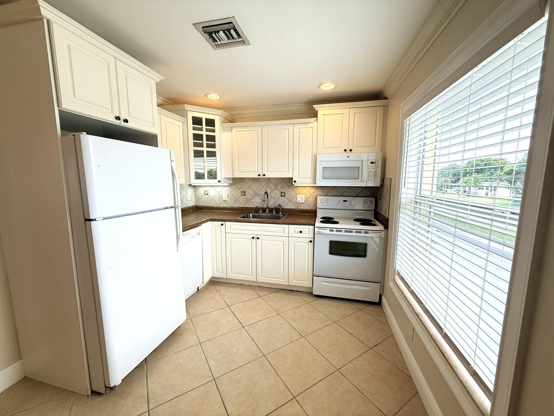735 Hummingbird Way, Unit 204, North Palm Beach, FL 33408 Photo