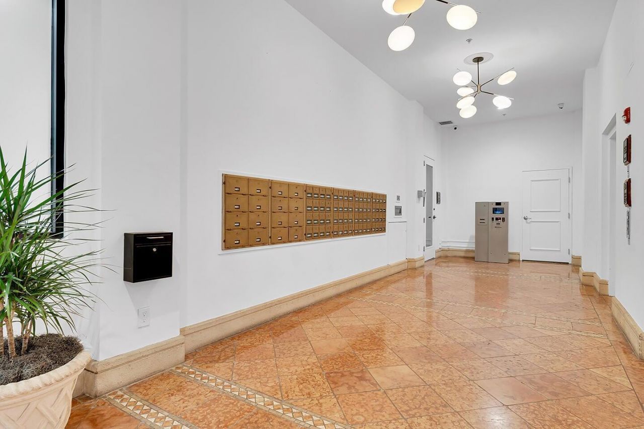 101 N Clematis Street, Unit 513, West Palm Beach, FL 33401 Photo