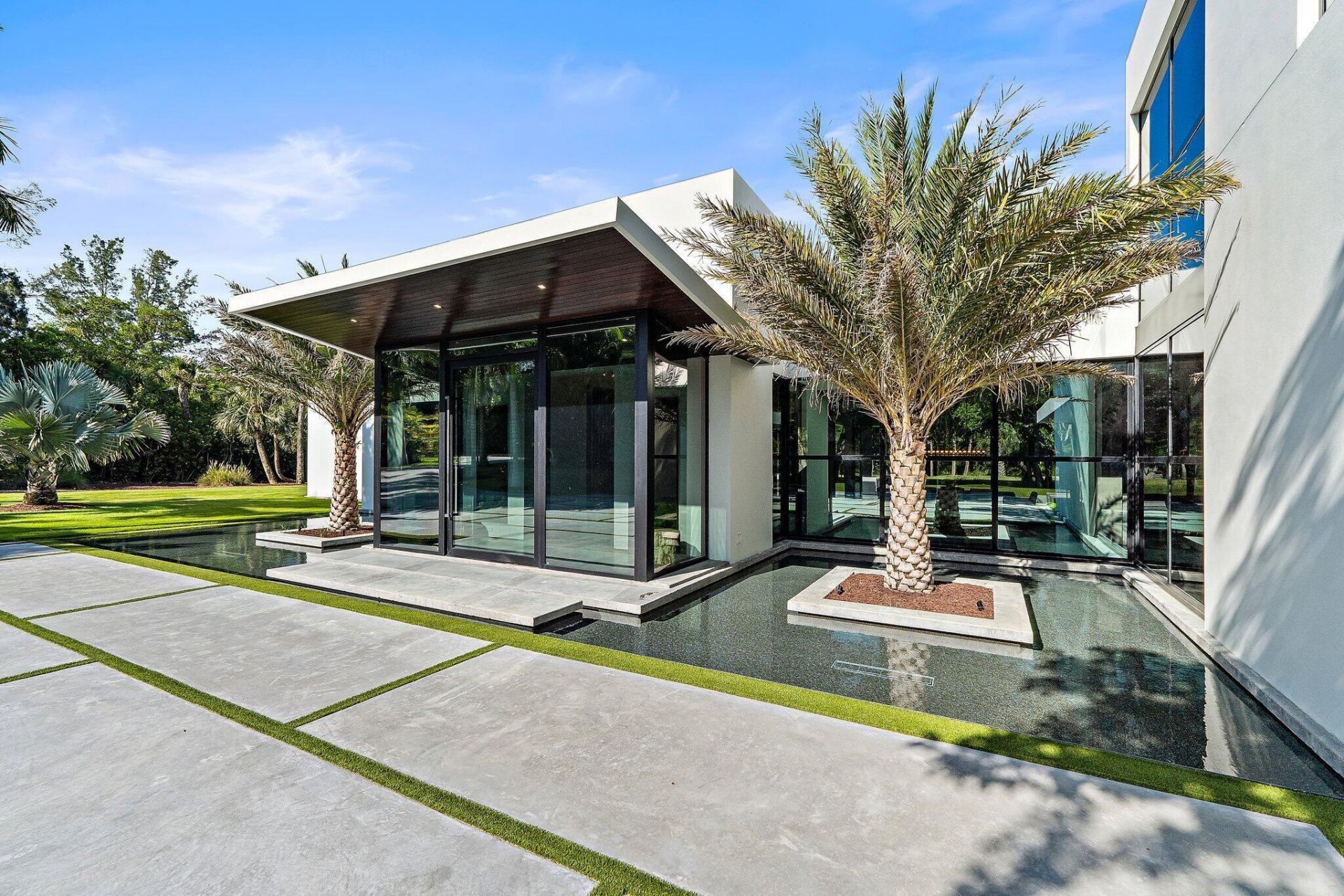 12 N Beach Road, Jupiter Island, FL 33455 Photo