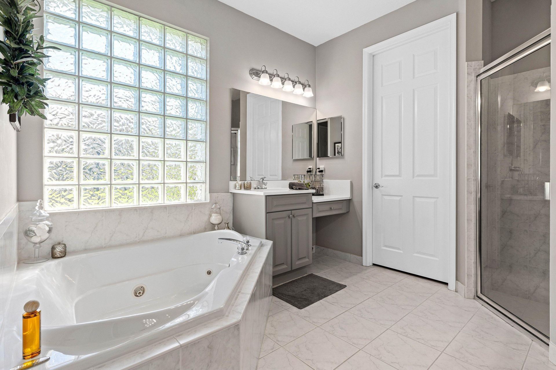 9121 Bay Point Circle, West Palm Beach, FL 33411 Photo