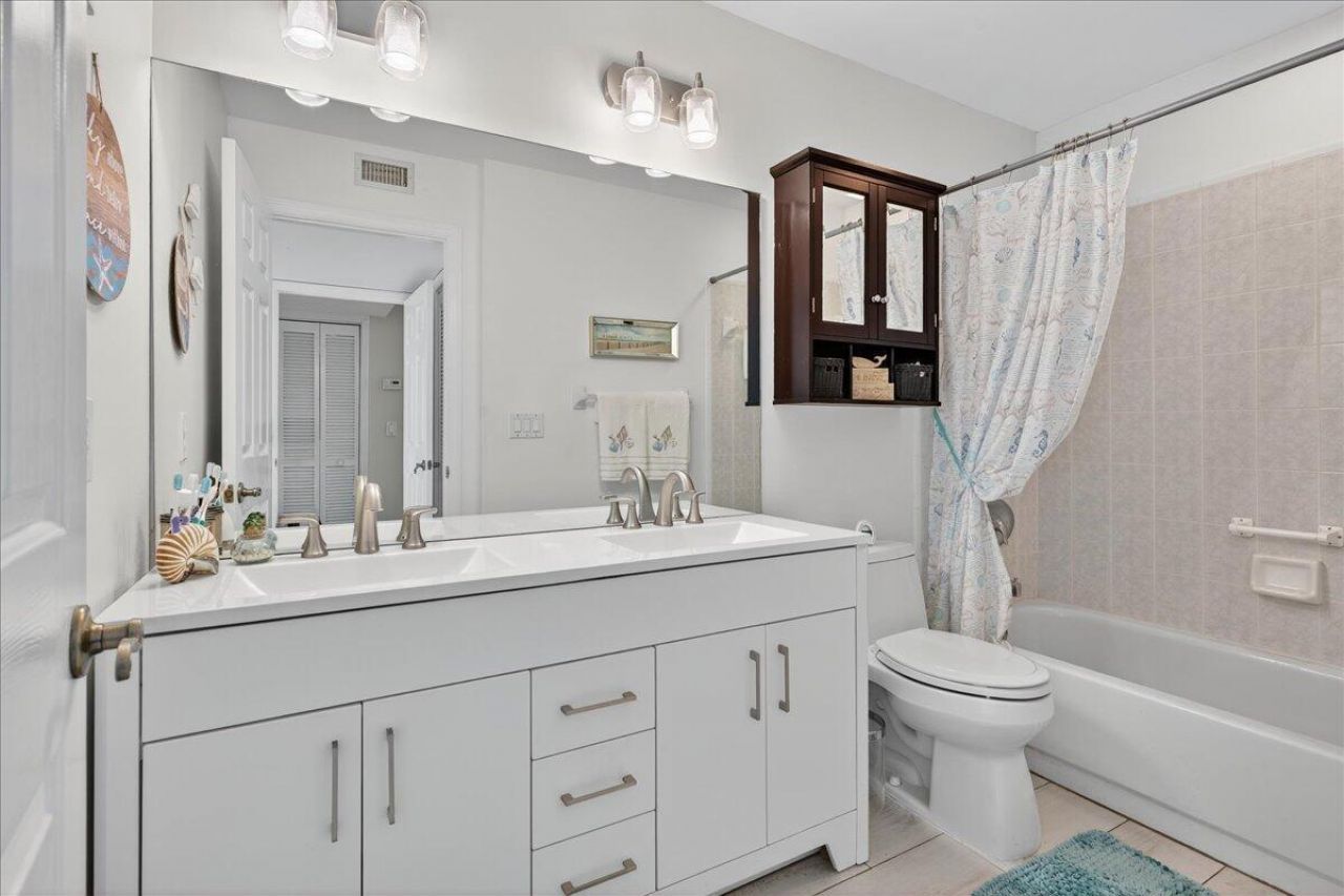 1827 Aynsley Way, Unit 4, Vero Beach, FL 32966 Photo