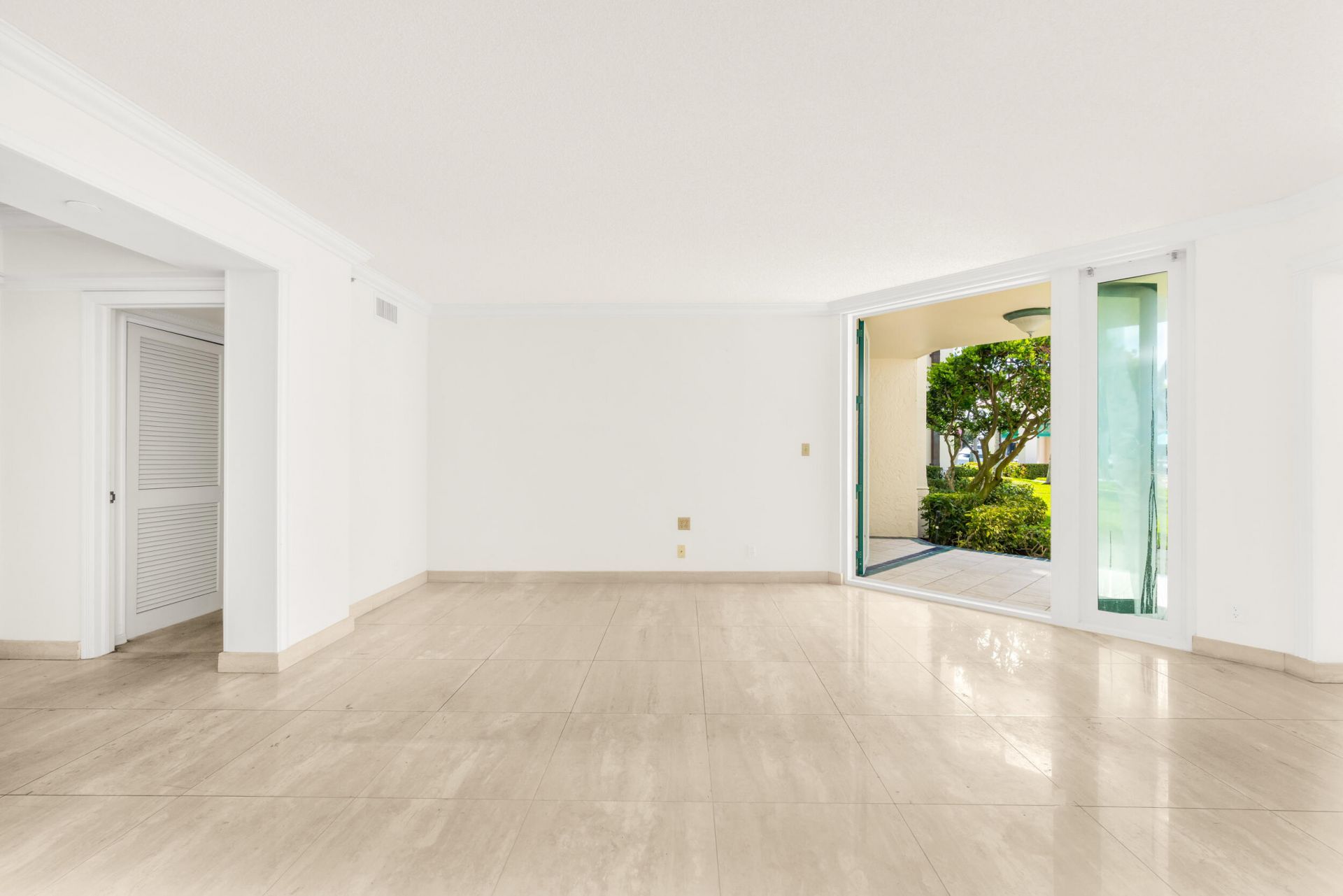 100 SE 5th Avenue, Unit 107, Boca Raton, FL 33432 Photo
